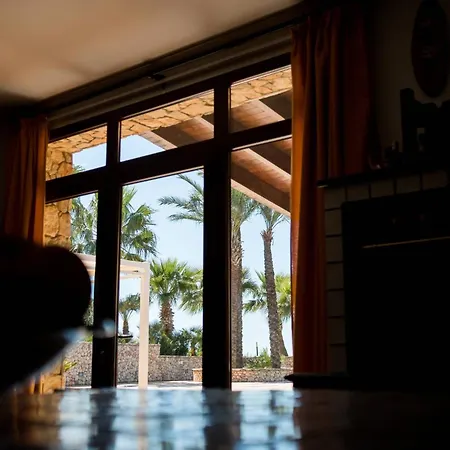 Egadi, With Swimming Pool And Tennis Court パチェーコ