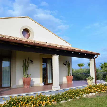 Egadi, With Swimming Pool And Tennis Court パチェーコ