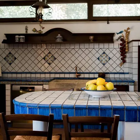 ヴィラ Egadi, With Swimming Pool And Tennis Court