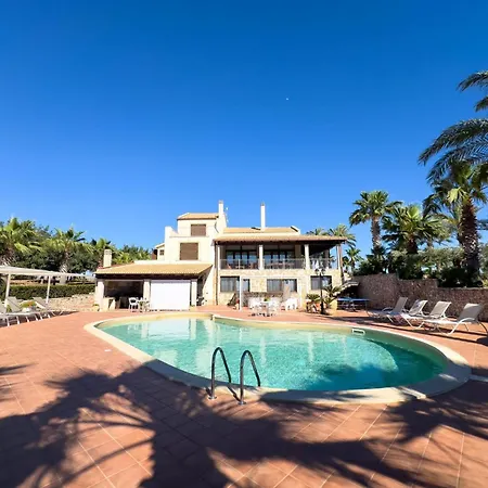 ヴィラ Egadi, With Swimming Pool And Tennis Court
