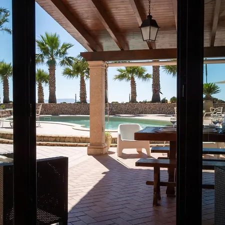 Egadi, With Swimming Pool And Tennis Court パチェーコ