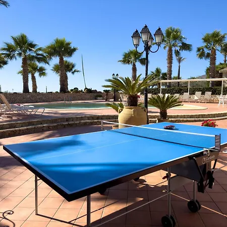 Egadi, With Swimming Pool And Tennis Court ヴィラ *