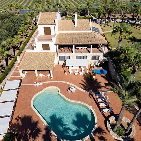 Egadi, With Swimming Pool And Tennis Court ヴィラ