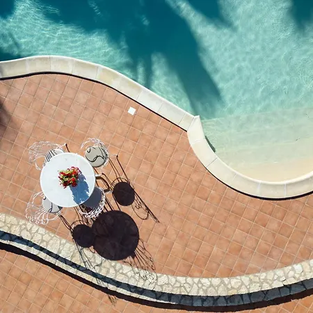 Egadi, With Swimming Pool And Tennis Court 别墅